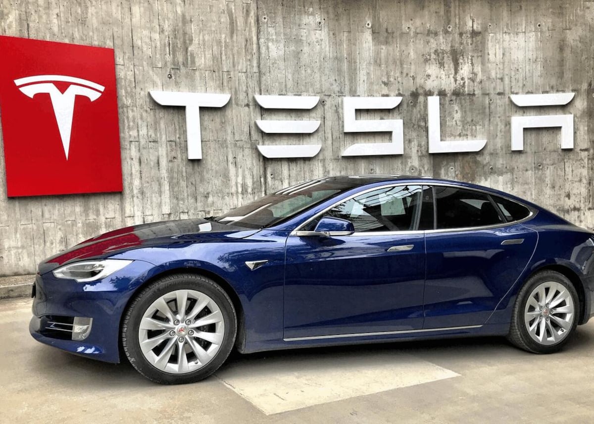 Tesla retira más de 376 mil vehículos en EE. UU. por fallo en la dirección asistida