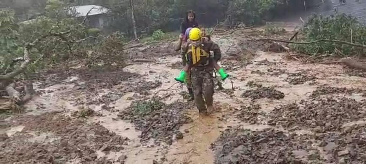 La Fuerza de Tarea Conjunta rescató cuatro bebés y nueve niños