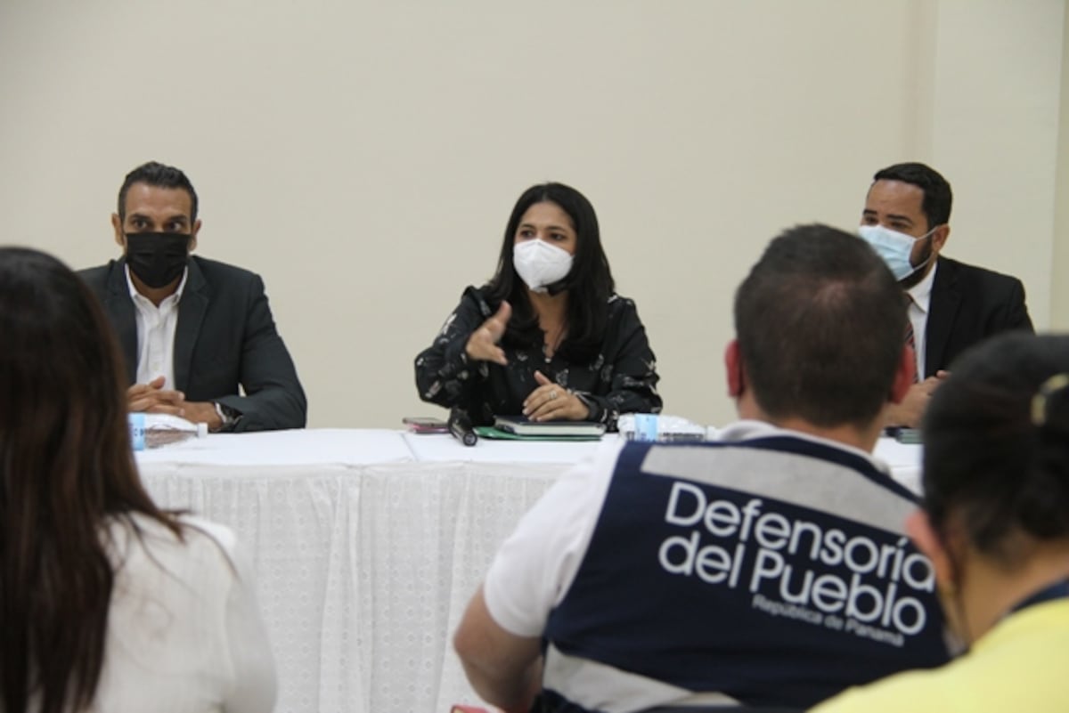 Funcionarios de Aduanas suspenden paro de labores