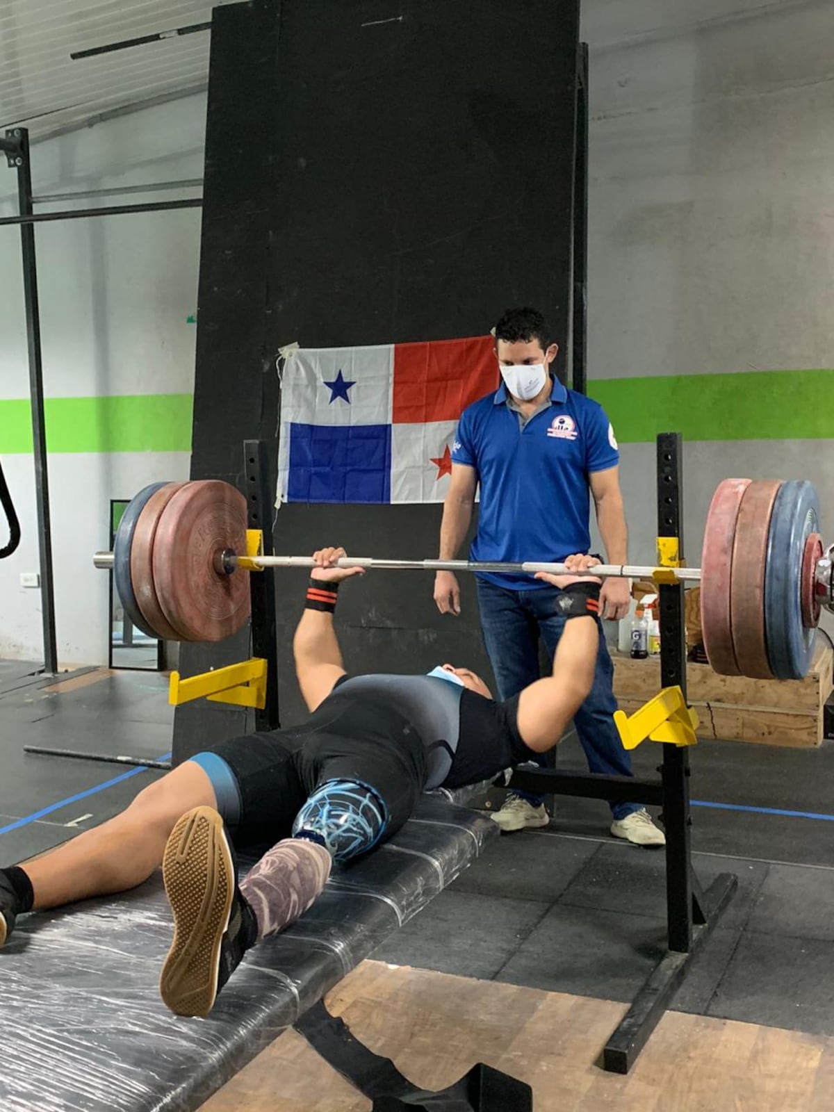 Rey Dimas gana medalla de plata en competencia internacional de levantamiento de pesas