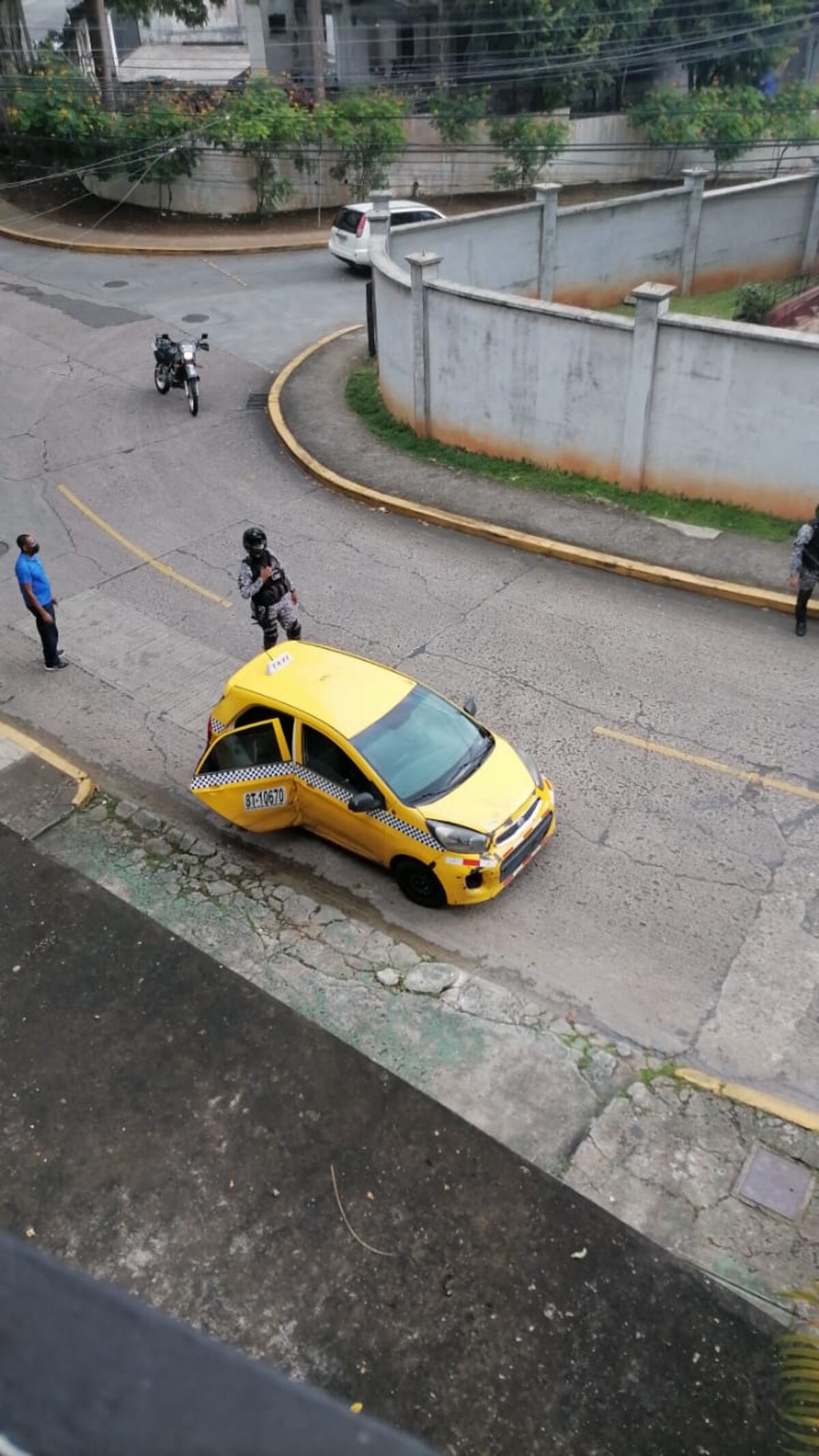 Surgen más datos. Le imputan cargos al presunto conductor del taxi en el que escaparon ladrones de la joyería. Video