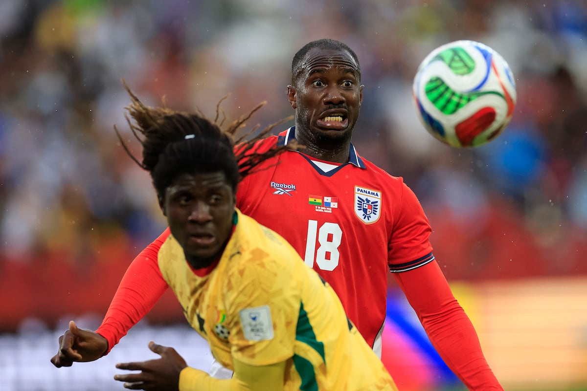 ¡Ghana gana! ¿Brujería? Fanático tira misterioso polvo blanco + VÍDEO
