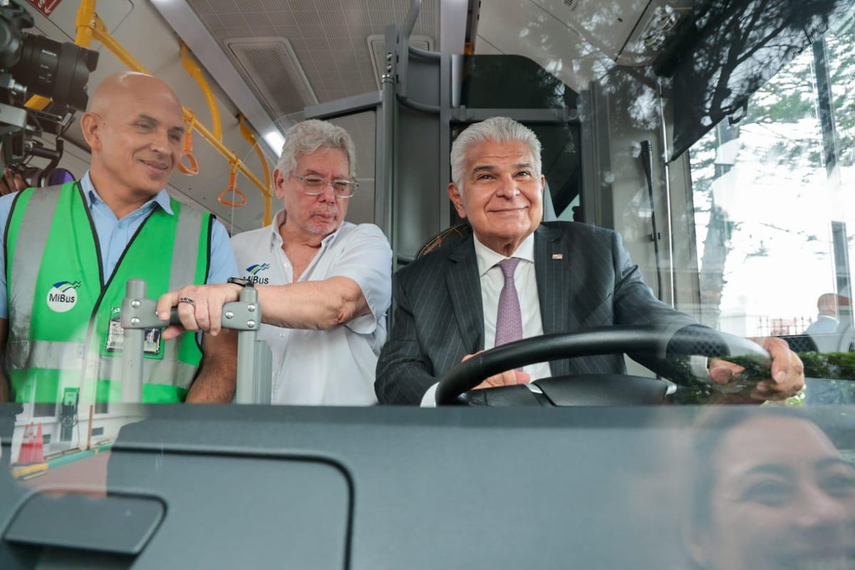 Mulino pone en marcha cinco buses 100% eléctricos para el Casco Antiguo