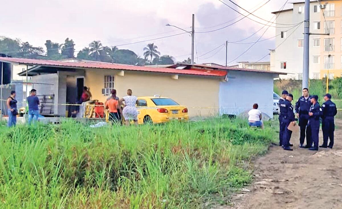 Lo tenían en la mira. Pandilleros lo acribillan cuando se bajaba de su taxi en Cativá 