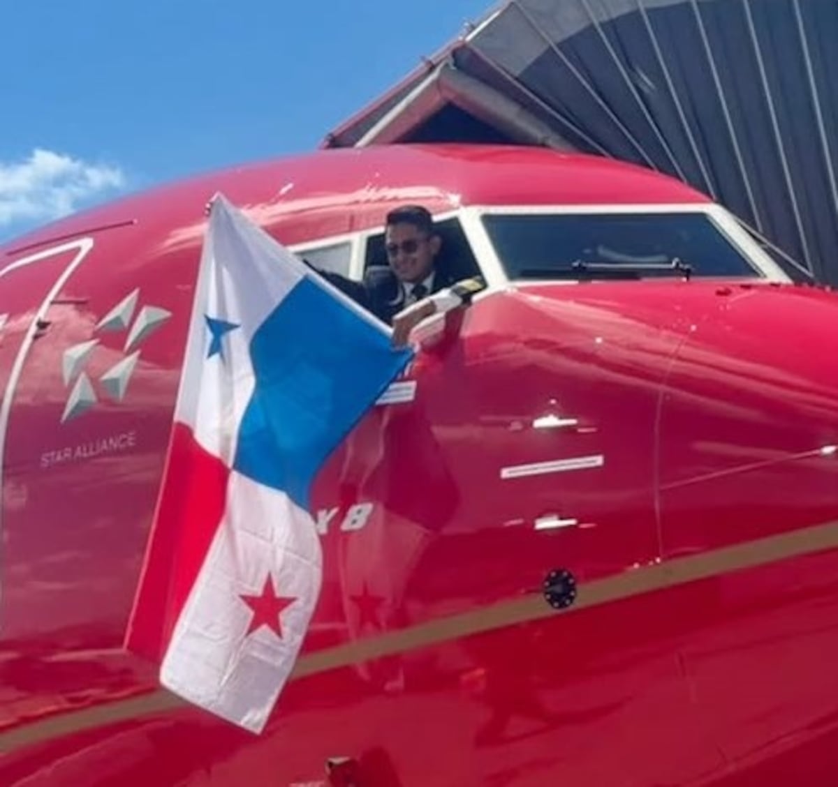 De los bollos de mamá a pilotear el avión de la Sele: Boakes Kelly llevó a Panamá rumbo al mundial