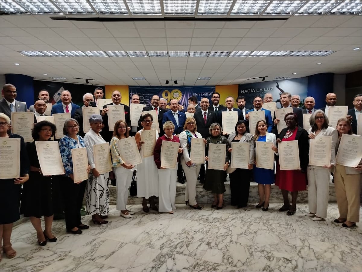 Nueva cúpula académica de la Universidad de Panamá ya tiene credenciales en mano