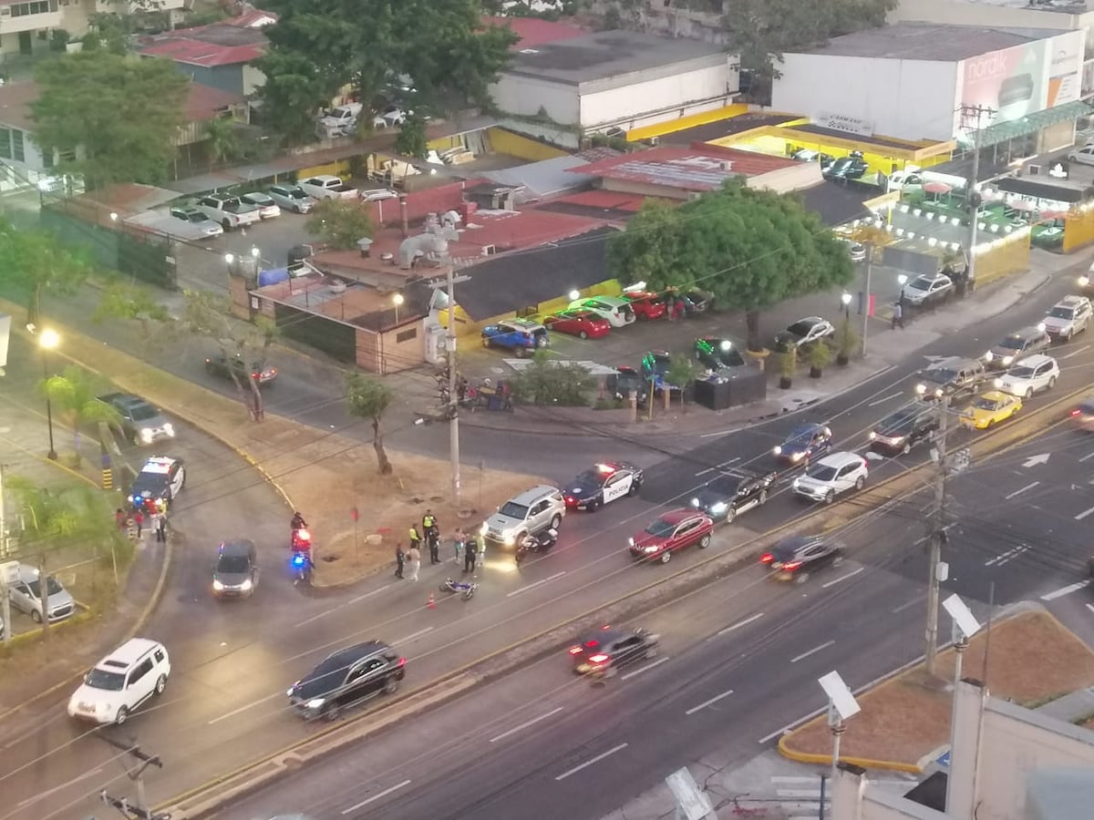 Otro robo en moto. Mujer le da persecución en la Tumba Muerto, los alcanza, pero...