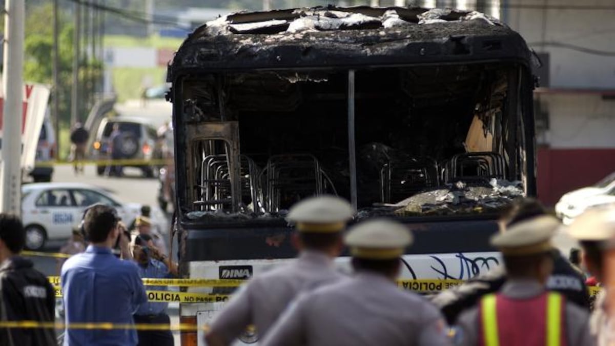 Luego de 14 años de la tragedia del bus 8B-06, sobrevivientes y familiares recuerdan a las víctimas | Video