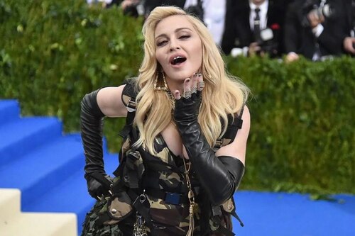 Madonna pospone su gira mundial tras pasar por unidad de cuidados intensivos 