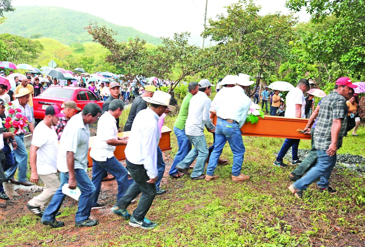 Mucho dolor. Despiden a madre e hija asesinadas en Veraguas