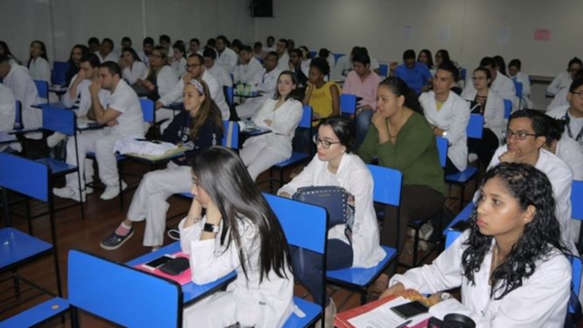 Ministerio de Salud Asigna 195 Nuevas Plazas para Médicos Internos