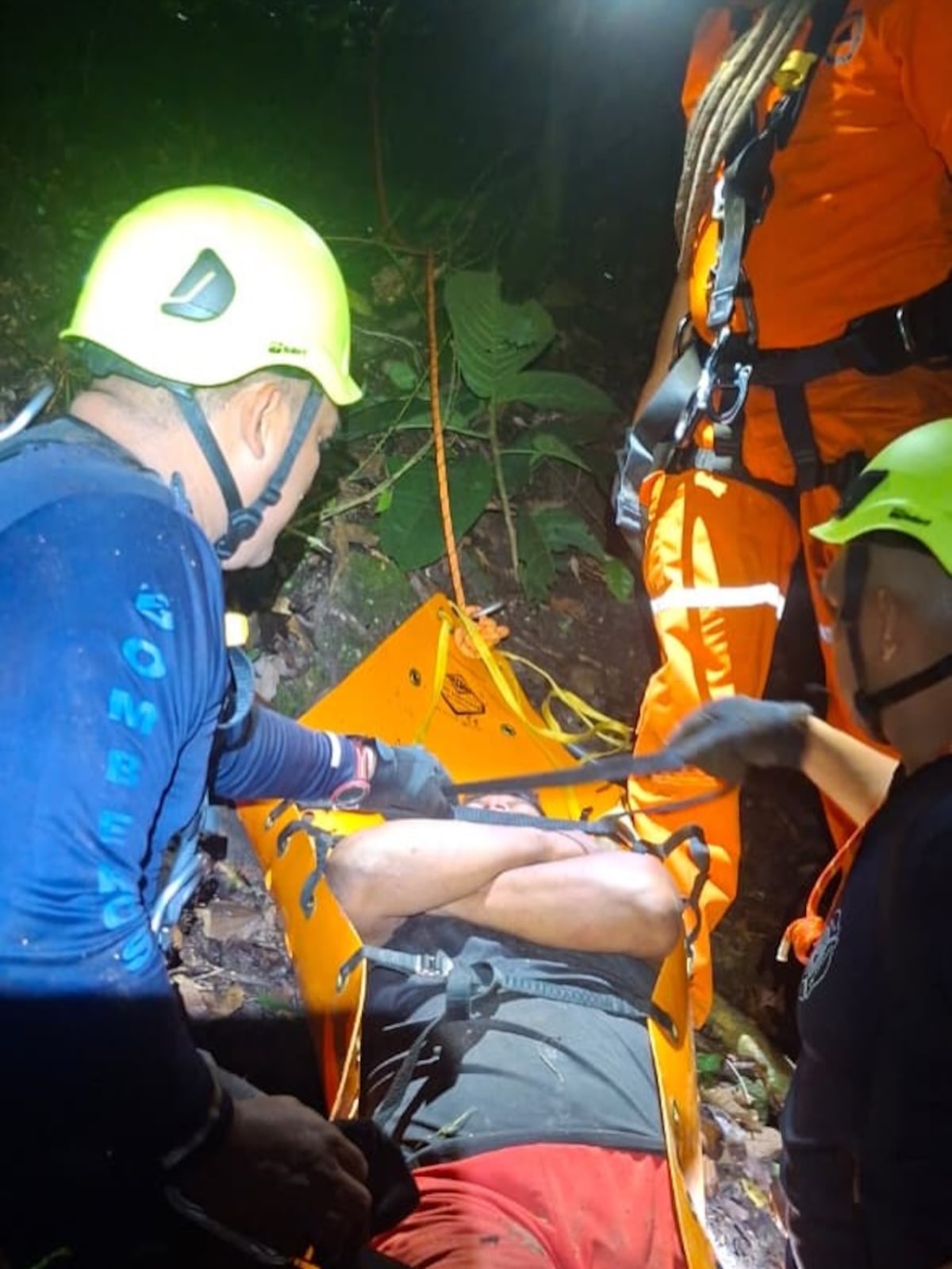 Presunta ‘SELFIE’ casi termina en tragedia: hombre cae por precipicio en Cerro La Cruz y lo encuentran con vida