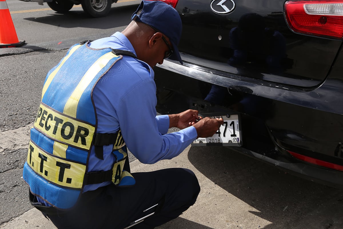 Placas vencidas de junio y julio no serán multadas en agosto