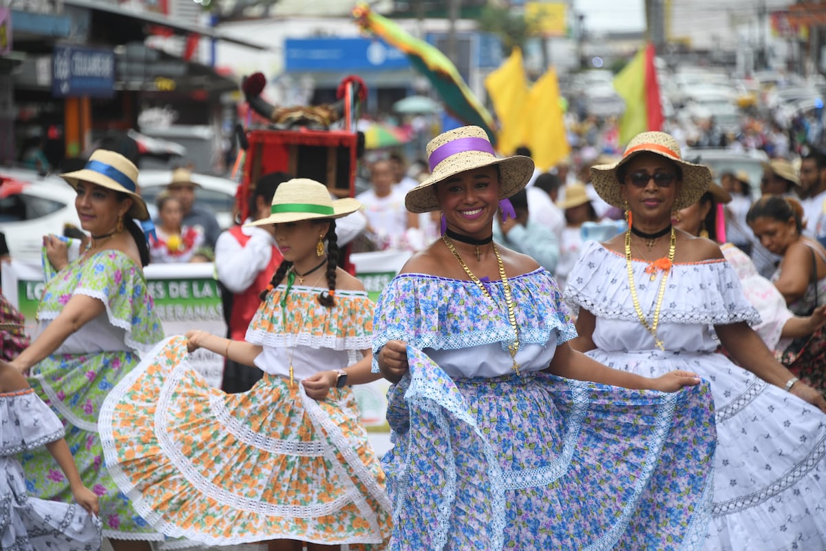 Gala cultural. Chorreranos disfrutaron del desfile de danzas folclóricas