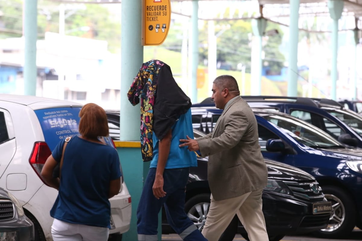 Le imputan cargos a papá de la niña que murió por asfixia en un carro estacionado. El hombre rompió en llanto en la audiencia