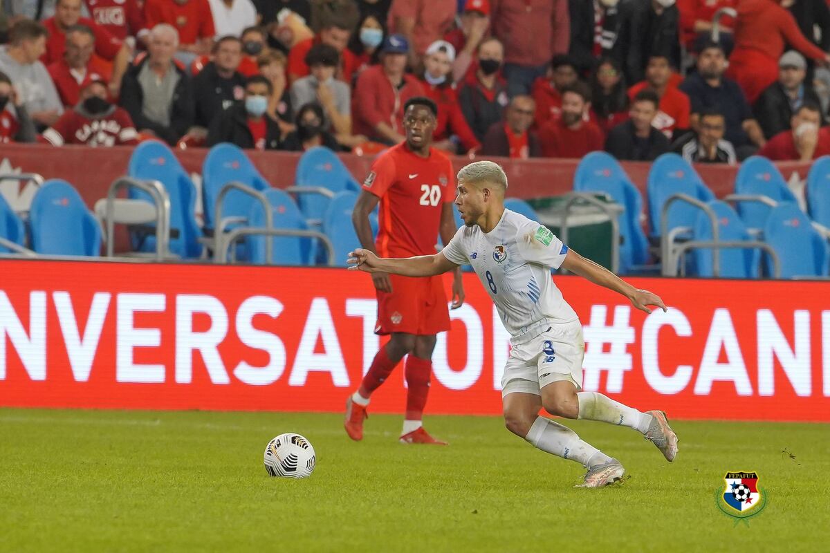 Canadá desdibuja a Panamá y gana 4-1 en Toronto