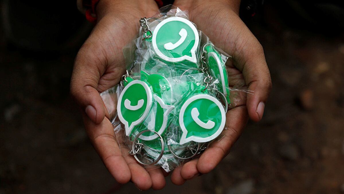 ¿Cómo enviar un mensaje de Año Nuevo a más de 250 personas en WhatsApp? 