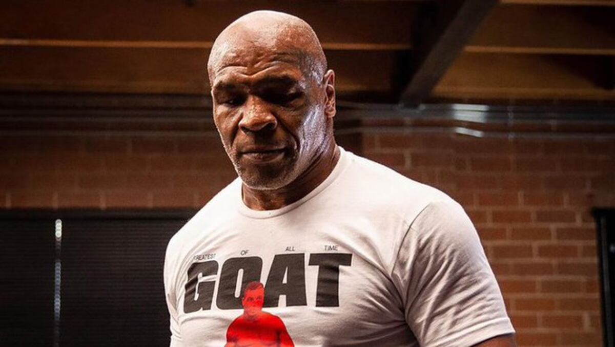 Mike Tyson sólo como carne de alce y bisonte en busca de fuerza para su pelea con Roy Jones Jr. 