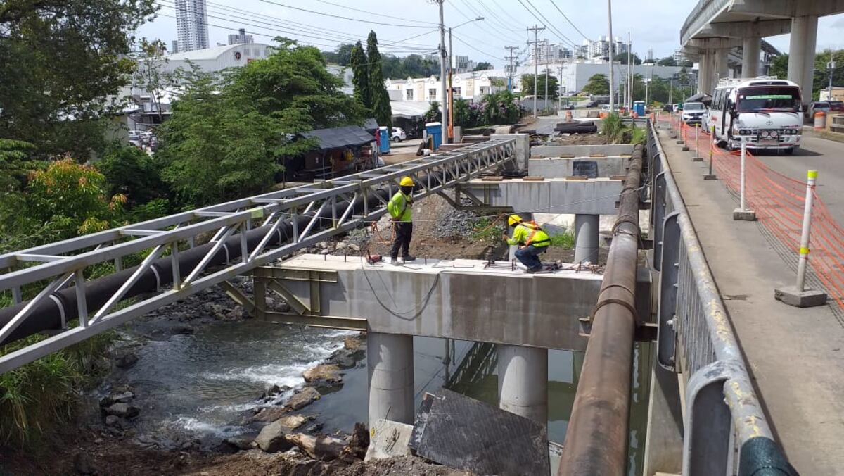 Precaución. El MOP advierte por trabajos de montaje de viga sobre el río Río Abajo en la Transístmica