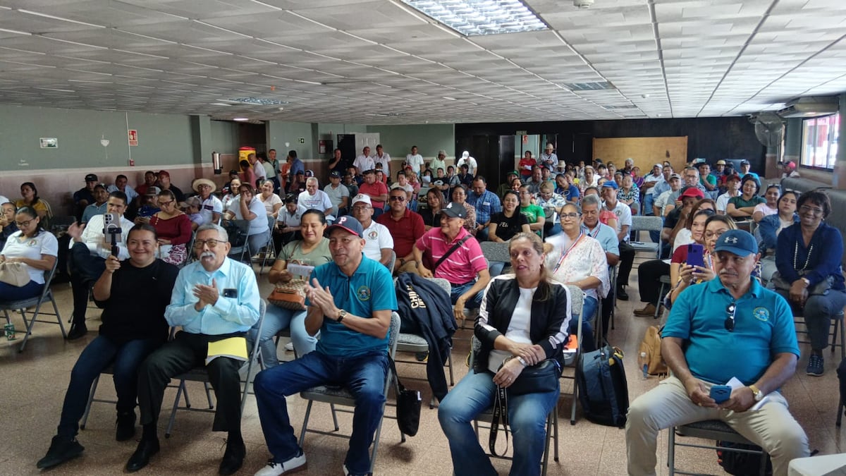 Docentes rechazan diálogo con Meduca hasta que se defina la situación de educadores destituidos