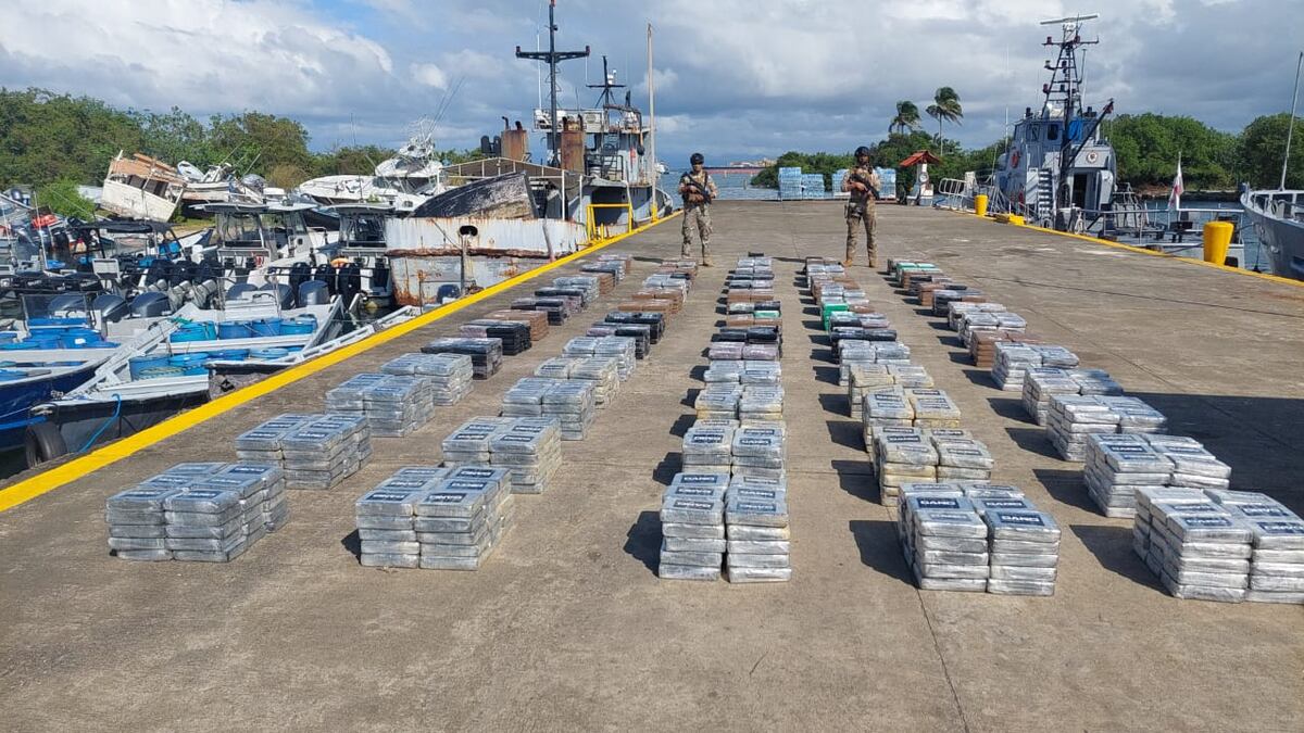  Golpe al narcotráfico: Senan confisca más de dos toneladas de drogas al norte de Isla Grande