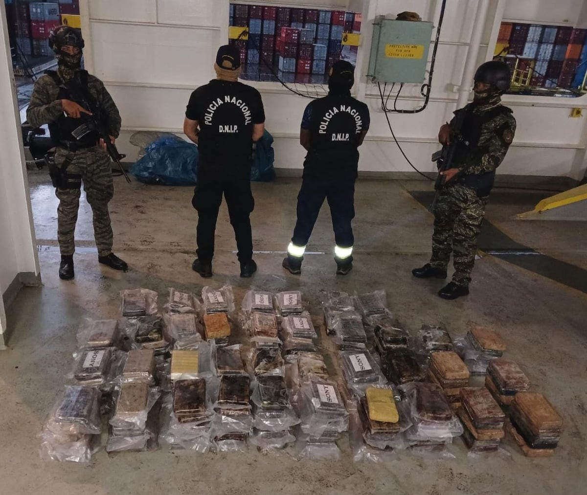 Droga oculta: 185 paquetes confiscados en puerto de Colón