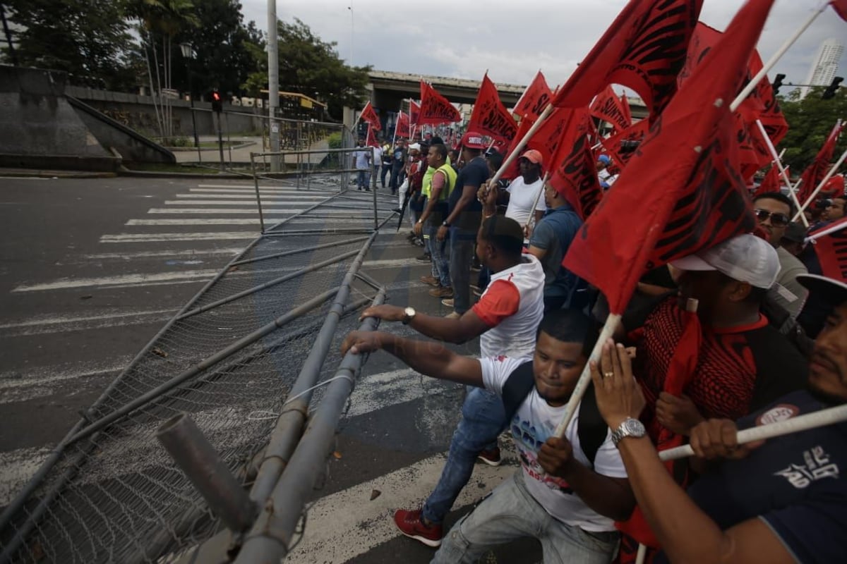 Aprehensiones, disturbios y 'matasuegras’. Así fueron las protestas del 31 de octubre