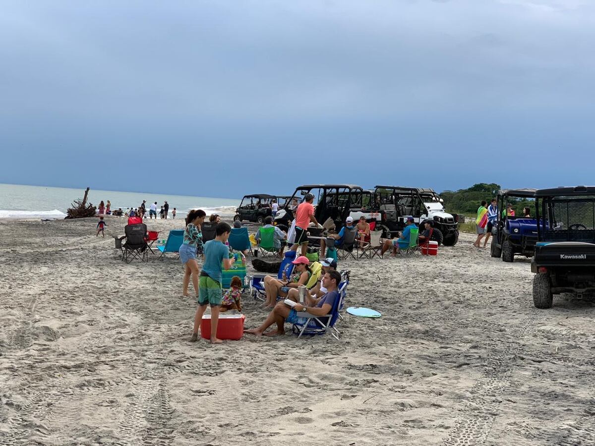 Multan con 50 dólares a los que fueron sorprendidos disfrutando de la playa en Buenaventura de Antón