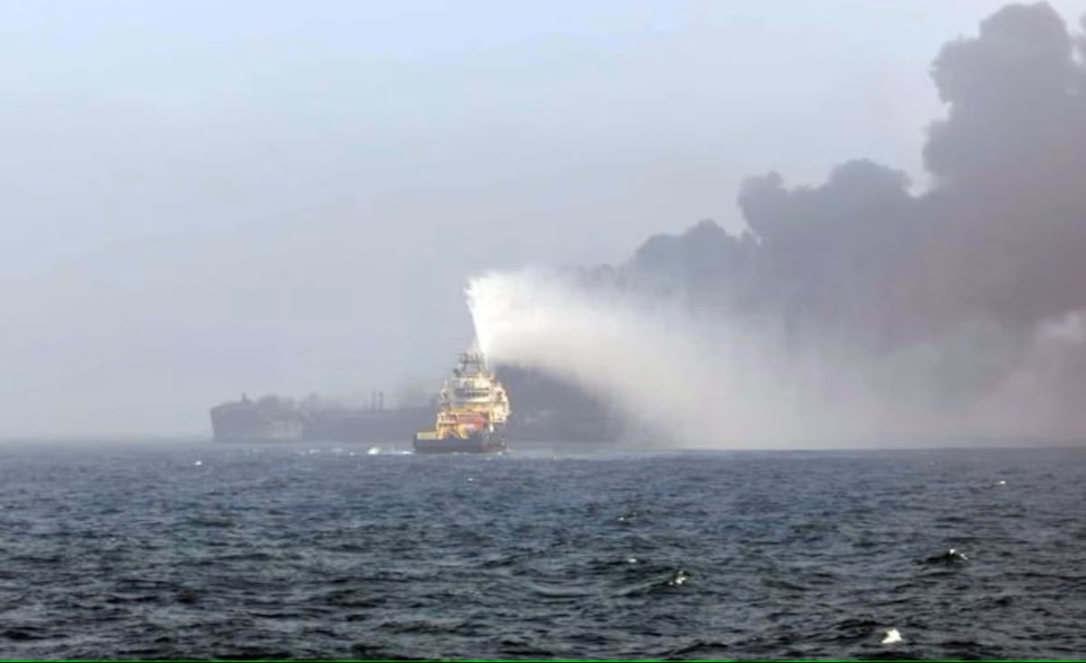 Alerta ambiental en Reino Unido por choque de buques y derrame de combustible