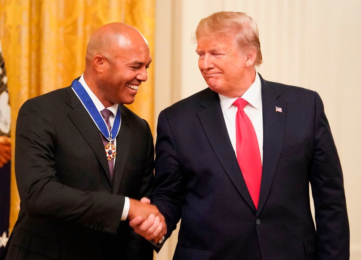 Donald Trump entrega Medalla de la Libertad a Mariano Rivera