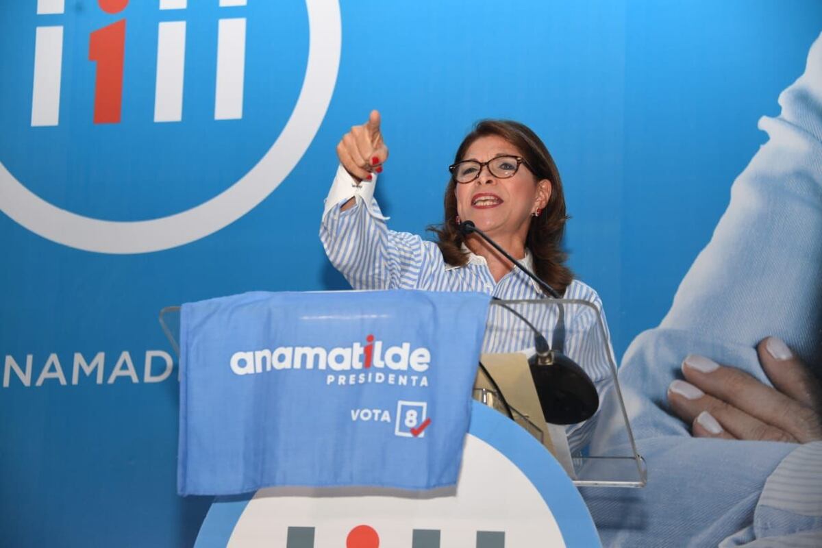 Ana Matilde Gómez se gastó casi un cuarto de millón de dólares de su bolsillo