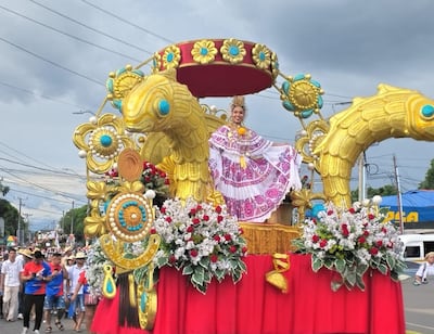 Patronales de Santiago cerraron con desfile folklórico