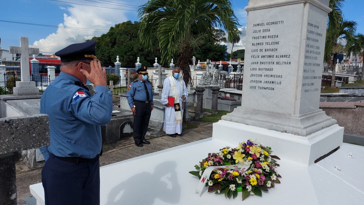 Bomberos rinden homenaje a los caídos en la tragedia de El Polvorín hace 107 años