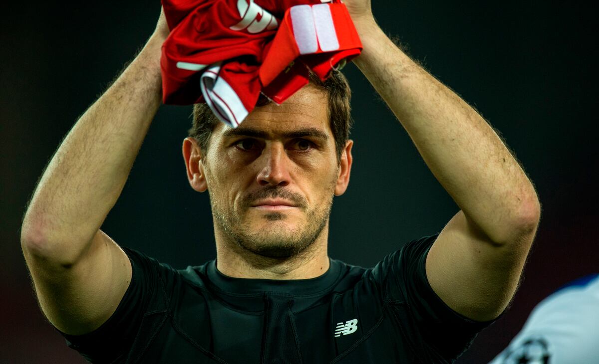 Aplausos de pie por favor. Iker Casillas anuncia su retiro del fútbol