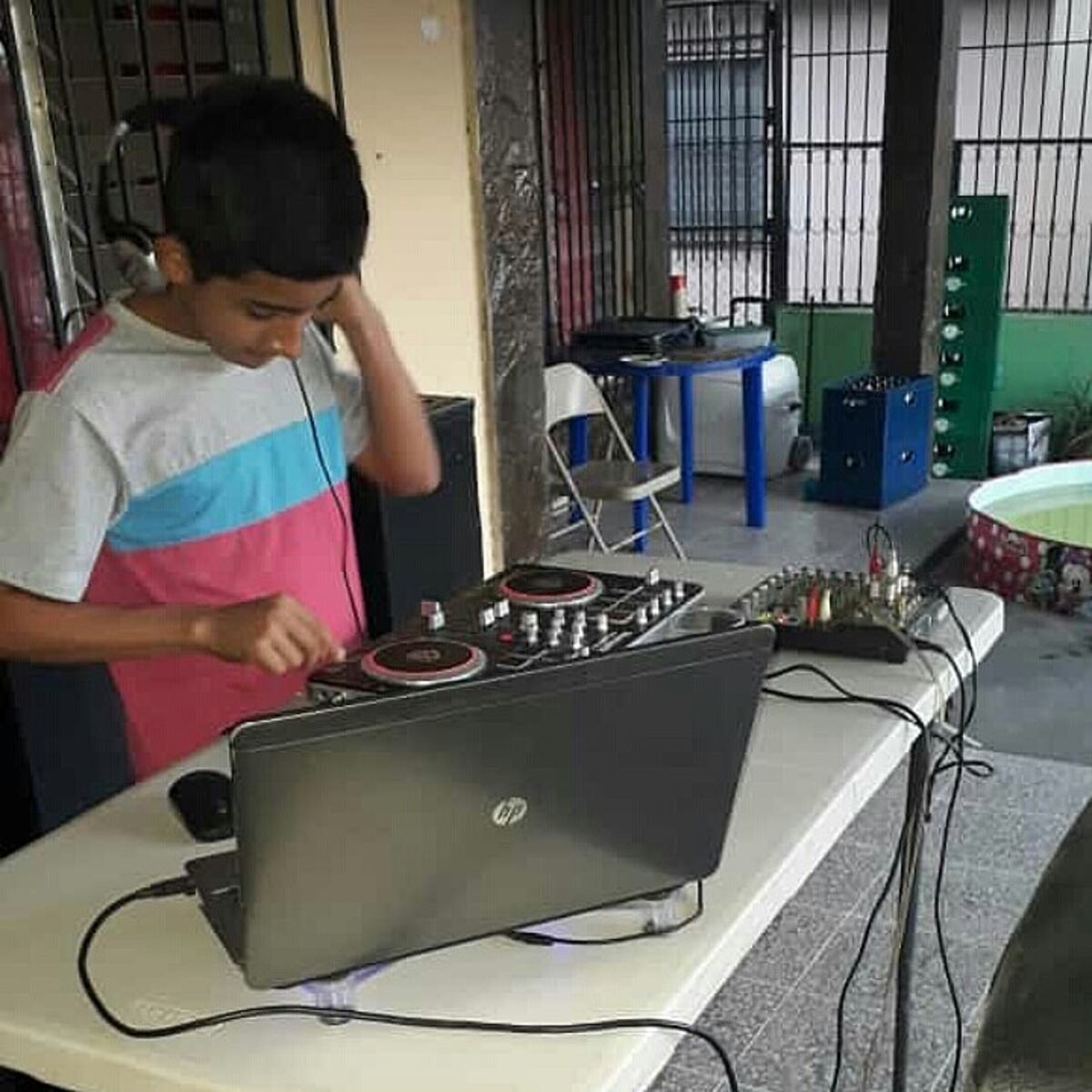 Mini Dj chiricano impresiona a Flecha. Muchos no pueden creer que a su corta edad tenga tanto potencial. Video