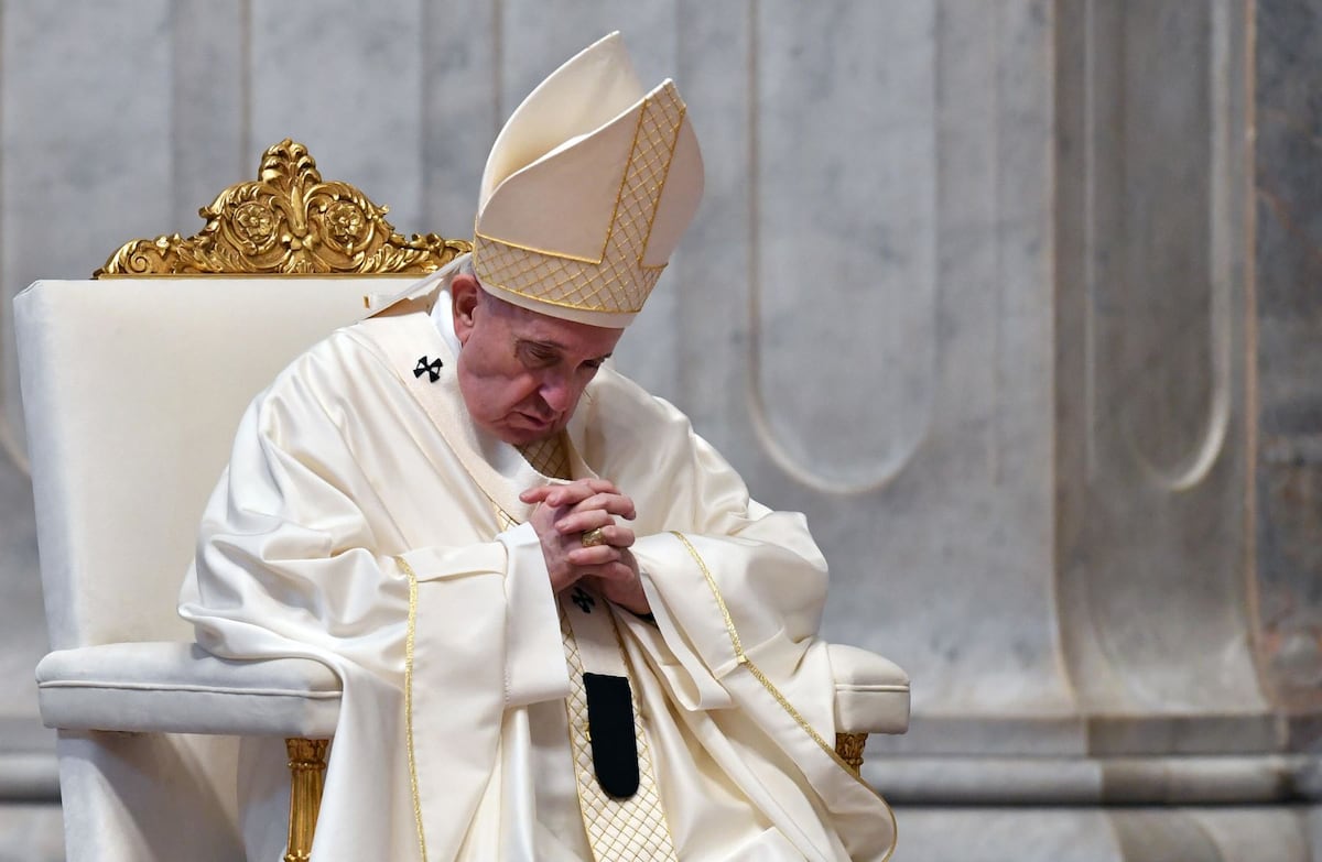 Un domingo de Pascua con las iglesias vacías y un Papa solo en el Vaticano