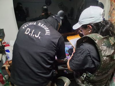 Los capturan tras ola de robos de tarjetas en autos