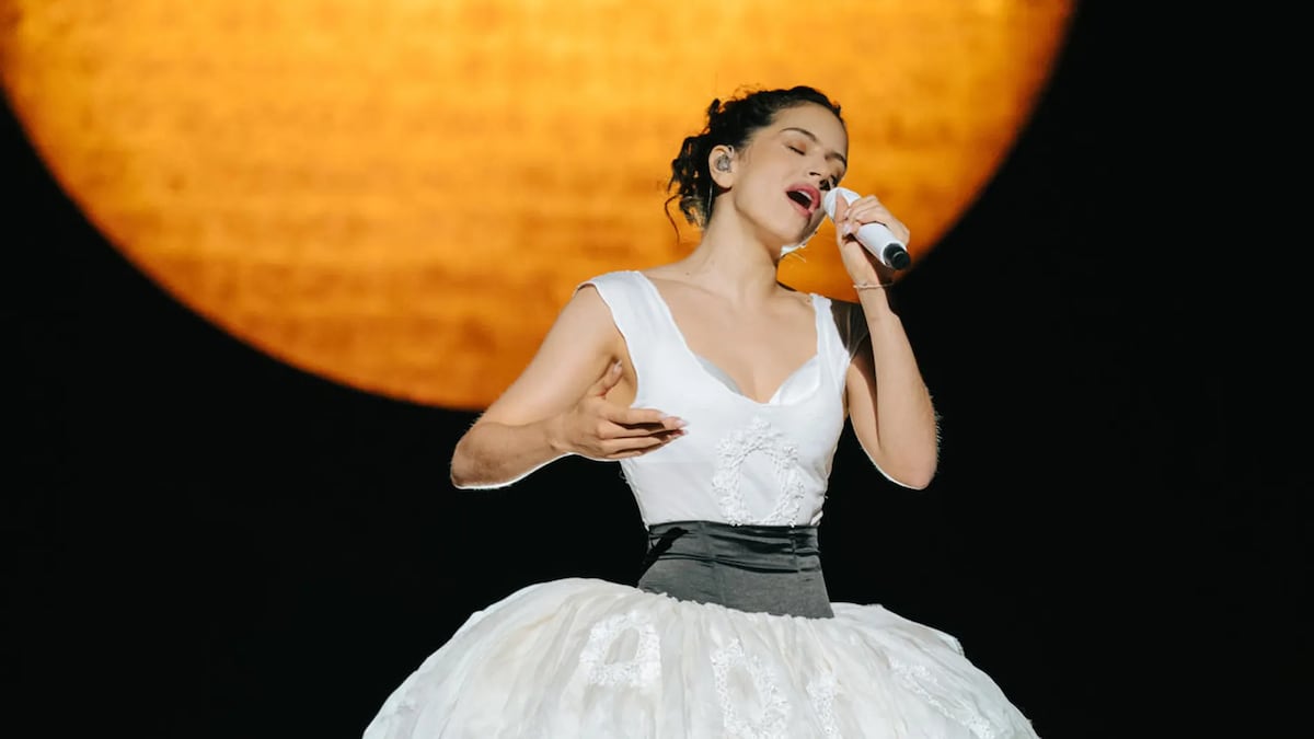 ‘La patria no se vende’ resonó en el show de Rosalía en Buenos Aires