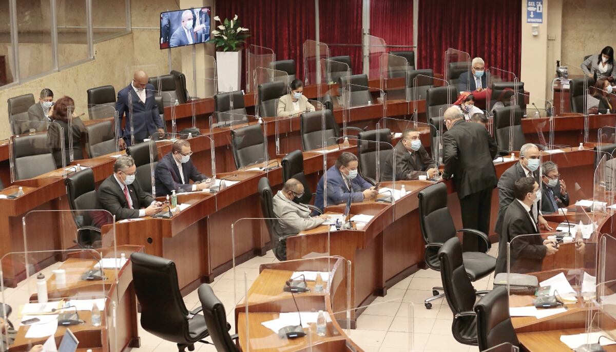 En la Asamblea Nacional pareciera haber una carrera para ver quién es el diputado que más proyectos de ley presenta