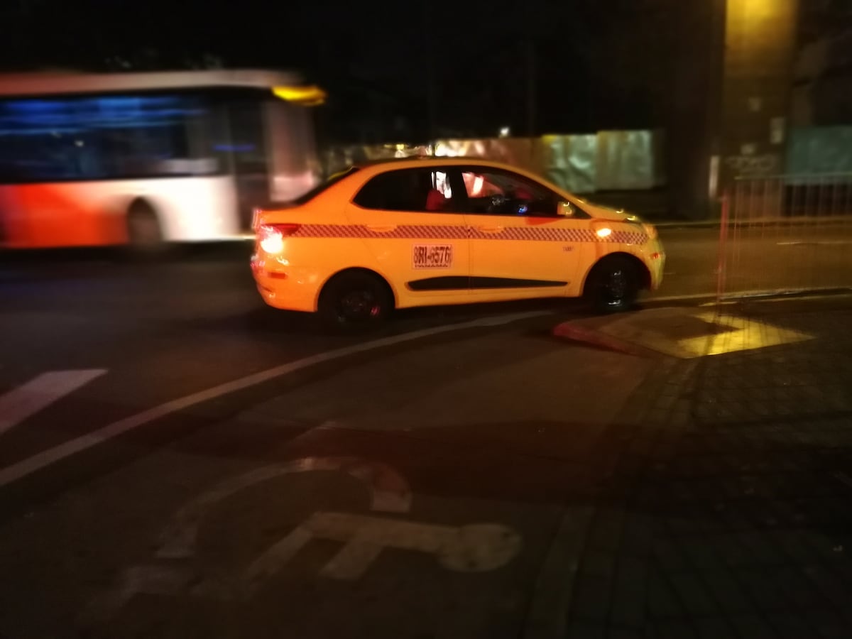 Quisieron madrugar a taxista, pero les salió la bruja