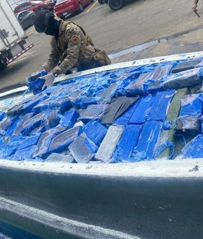 Les cayó la Aeronaval: lancha con doble fondo llevaba sorpresa ilegal