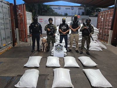 Policía Nacional decomisa siete sacos con presunta droga en un puerto del Atlántico 