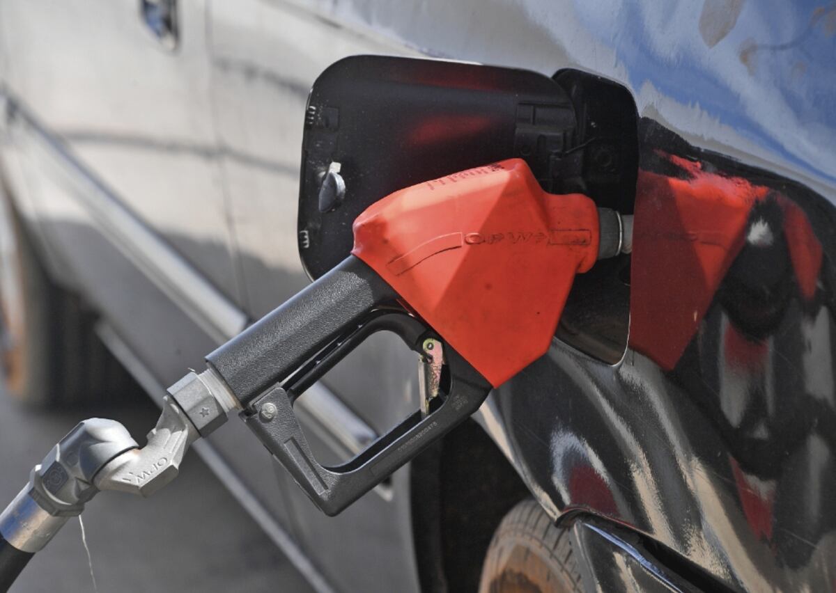 Sube la gasolina otra vez, este viernes. Supera los $5 por galón