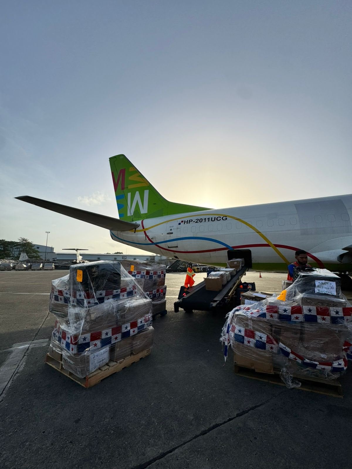 Panamá redobla su ayuda y envía 50 rescatistas más a Venezuela
