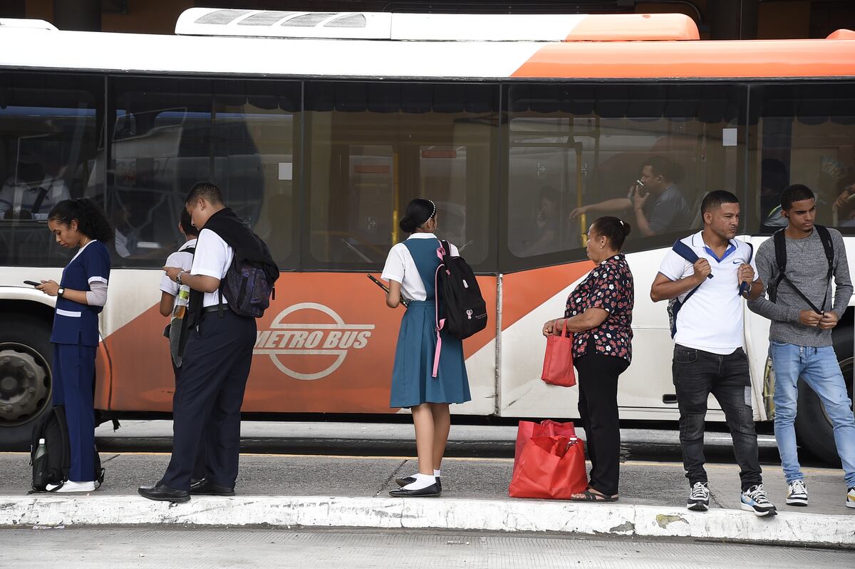 Mi Bus enfrenta desafíos: Solo 600 de 1,436 unidades operativas