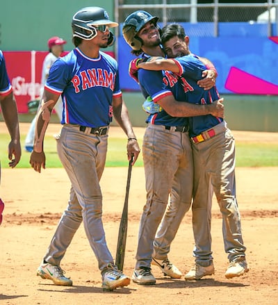 ¡Paliza y blanqueada! Panamá aplasta a Colombia y va por más en sóftbol