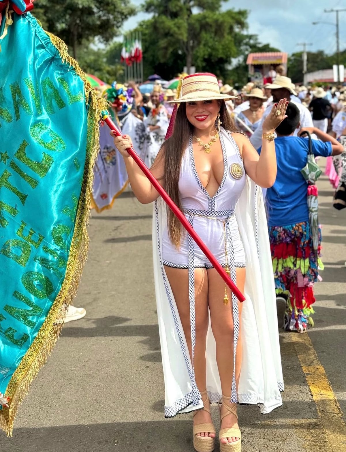 Yaneth Marín subasta vestido con su olor y sudor por una buena causa