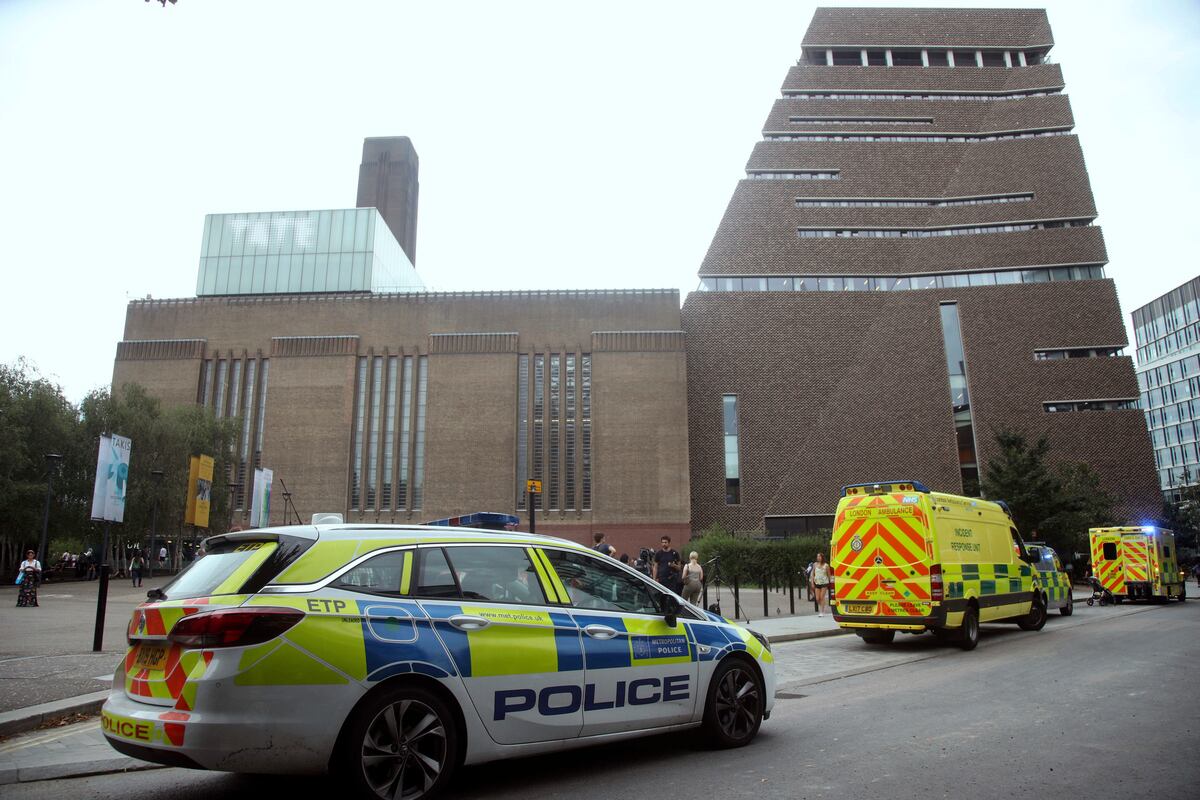 Adolescente acusado de lanzar niño de piso 10 en Tate Modern