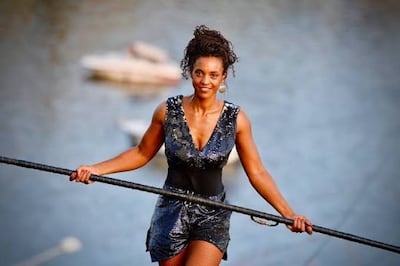¡Sin miedo al vacío! Tatiana Mosio Bongonga cruzó 400 metros de cable a 80 metros de altura