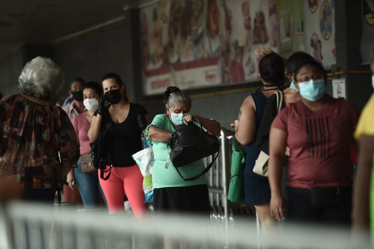 Mujeres podrán salir este viernes 1 de mayo. Cuarentena total se mantiene por dos días